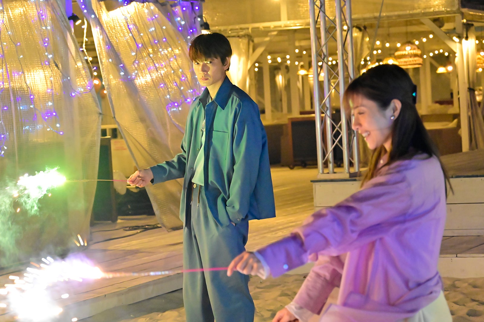 綾野剛、石原さとみ 「恋はDeepに」第4話より（C）日本テレビ