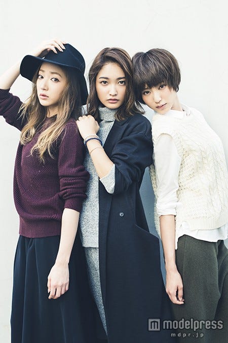 左より：坂本礼美、安井レイ、izu（画像提供：ぶんか社）【モデルプレス】