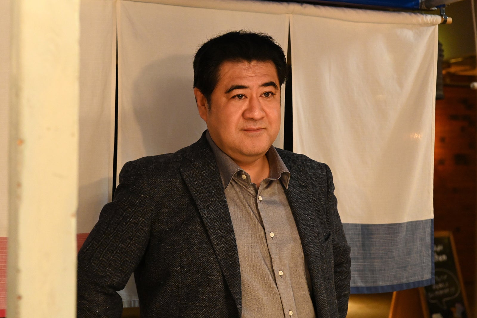 小手伸也「ミッドナイト屋台2～ル・モンドゥ～」（C）東海テレビ