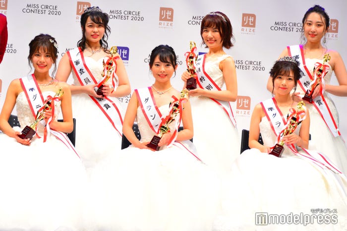 (後列左から)石井美帆、海野名津紀、工藤ありさ(前列左から)小山倫可さん、森明日香さん、薬真寺伽帆さん(C)モデルプレス