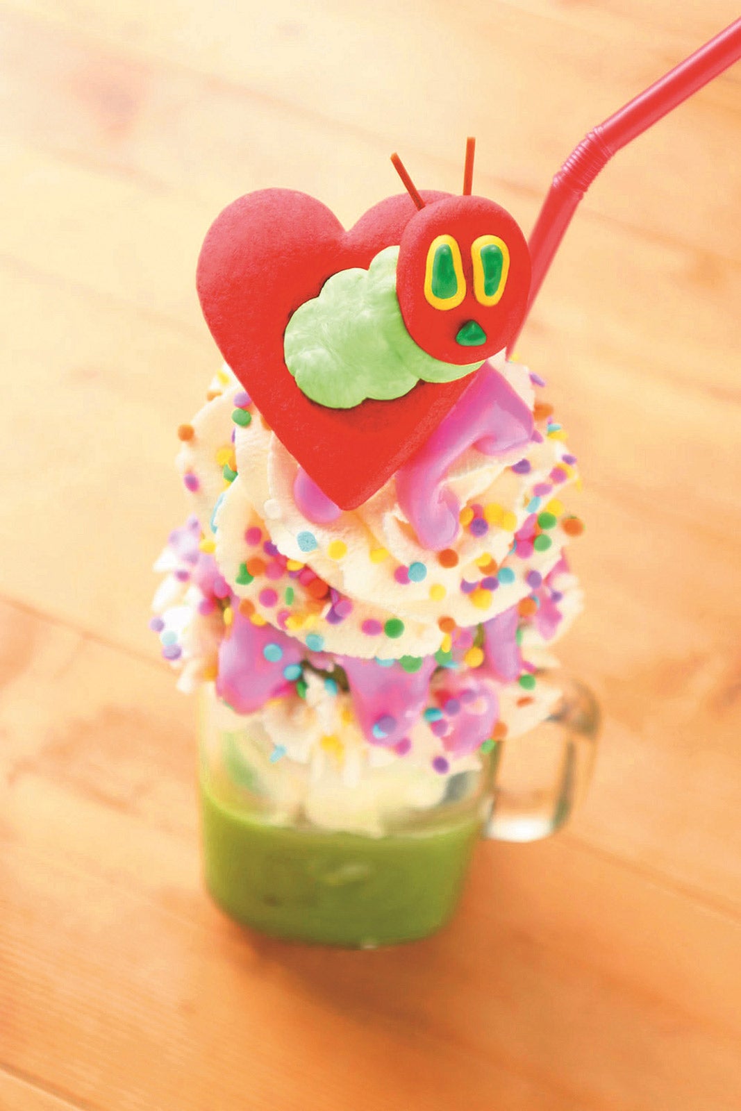 「ラブリーあおむし」TM &（C）2018 Eric Carle LLC.