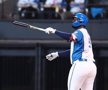 日本ハムが3位浮上！壮絶空中戦制す 西武の連勝を7でストップ 両チーム合わせて6発飛び交うもレイエスが決勝弾