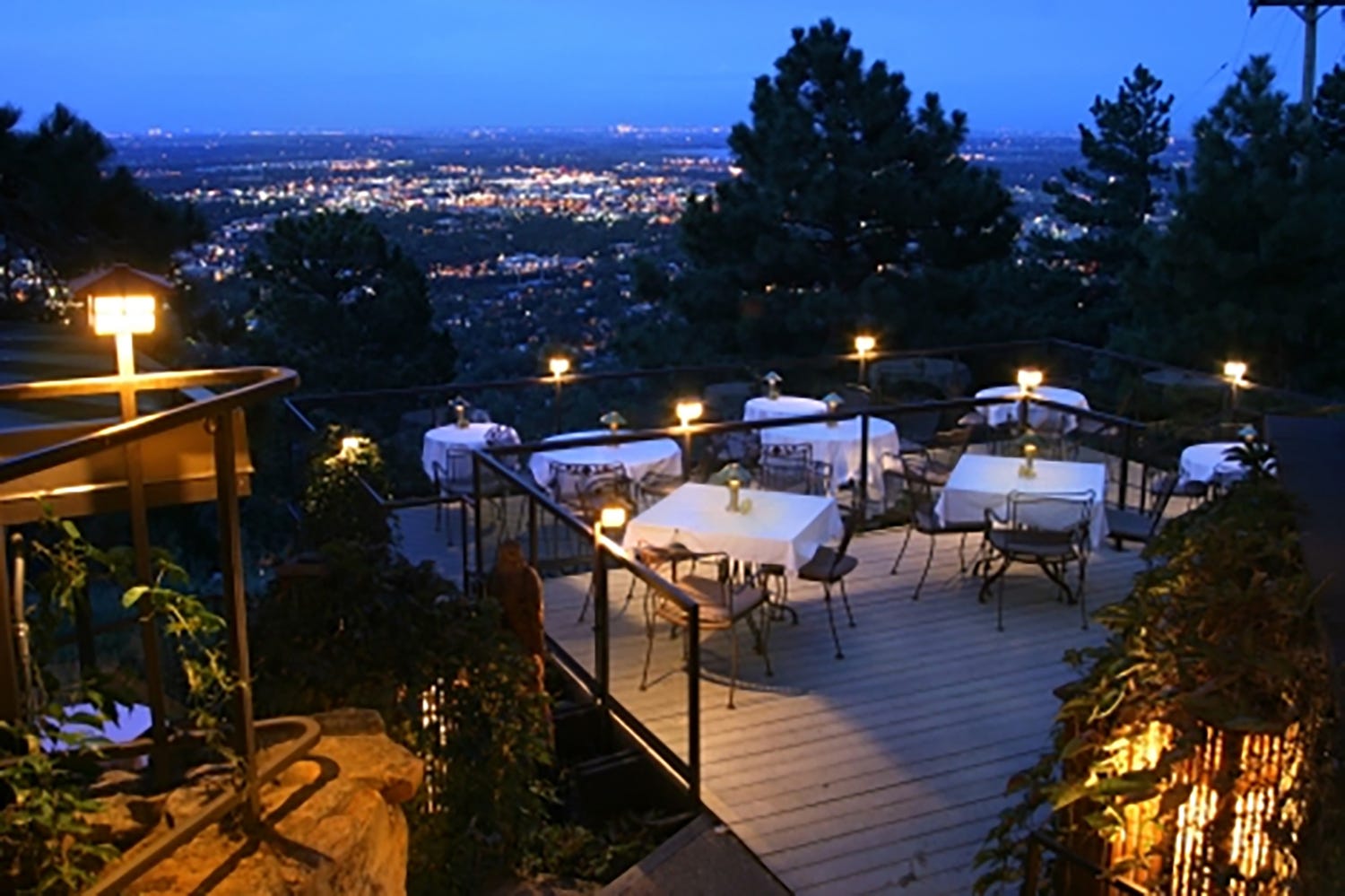 全米で最もロマンチックなレストランTOP100が発表 カップルにおすすめの州は?