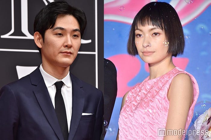 太田莉菜(右)へコメントした松田龍平(左)(C)モデルプレス