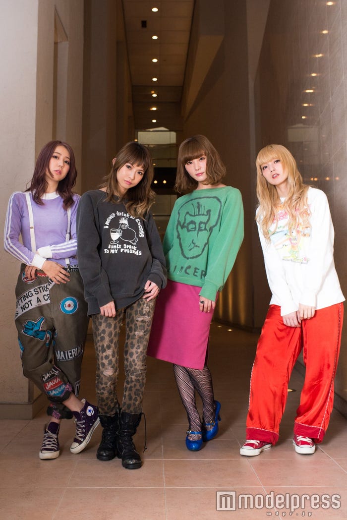SCANDAL(左から)TOMOMI、HARUNA、RINA、MAMI(C)モデルプレス