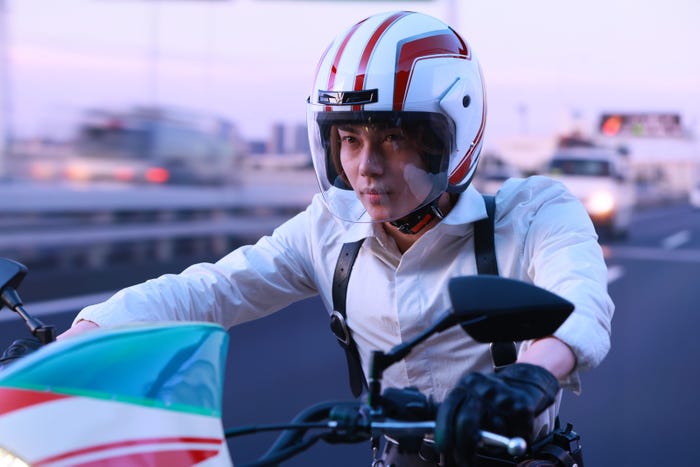 今井竜太郎(万津莫/仮面ライダーゼッツ)(C)映画「ゼッツ・ギャバン インフィニティ」製作委員会 (C)石森プロ・テレビ朝日・ADK EM・東映