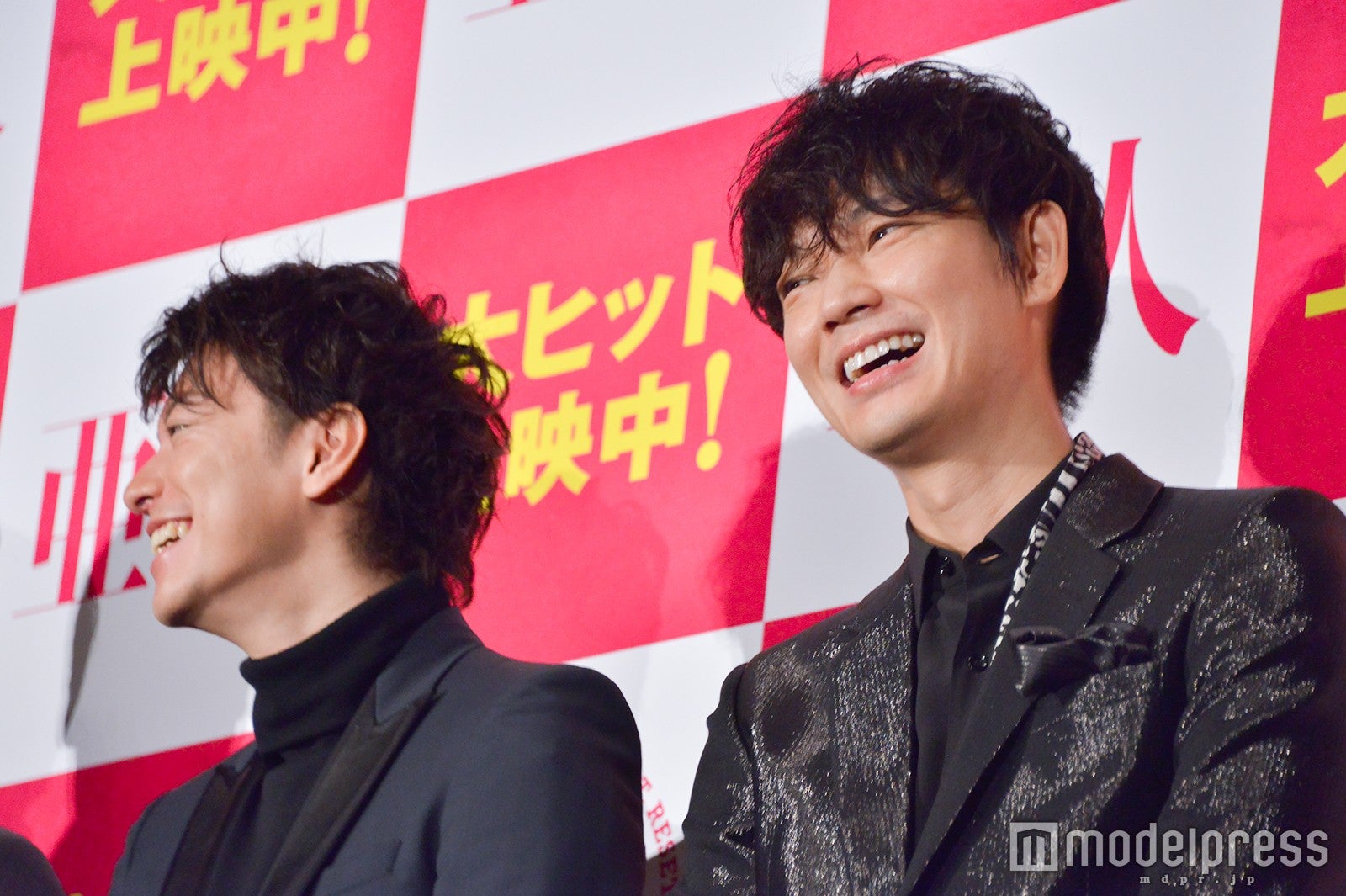 佐藤健＆綾野剛（C）モデルプレス