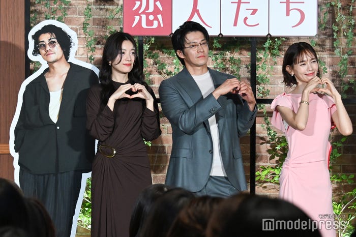 パネルの赤西仁、ハン・ヒョジュ、小栗旬、中村ゆり(C)モデルプレス