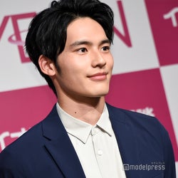 岡田健史、初CM“好青年ぶり”で魅了