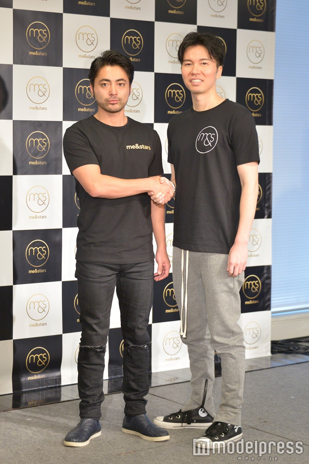 山田孝之＆佐藤俊介氏（C）モデルプレス