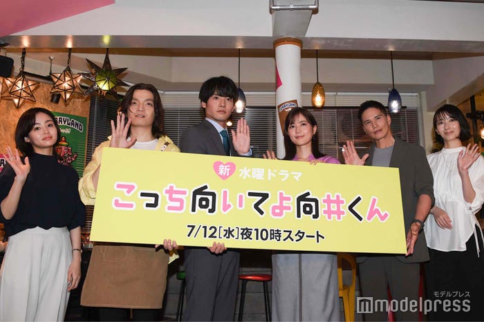 (左から)藤原さくら、岡山天音、赤楚衛二、生田絵梨花、市原隼人、波瑠(C)モデルプレス