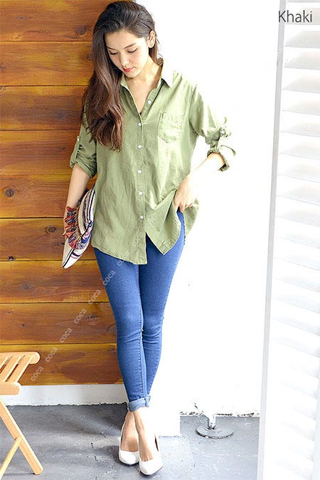 ゆったりシルエットのカーキシャツ「coca」3,690円(税込)