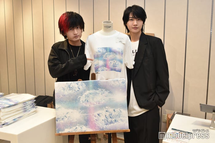 桜田通の新グッズ「MIRAI」イメージのTシャツを制作した慎之助も登場!(C)モデルプレス