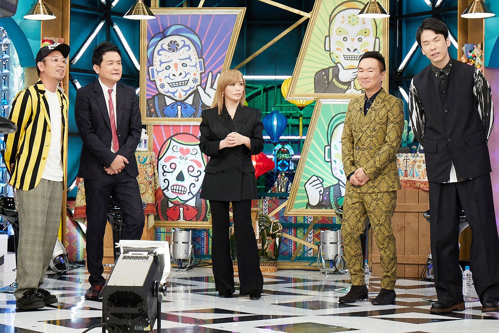 大悟、ノブ、浜崎あゆみ、山内健司、濱家隆一（C）日本テレビ