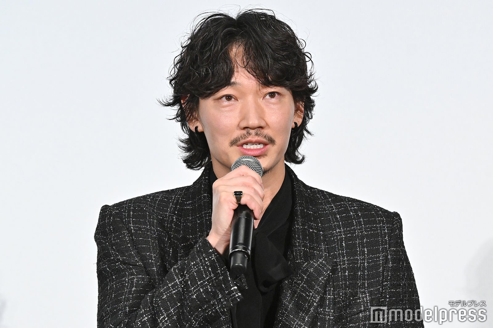 綾野剛（C）モデルプレス