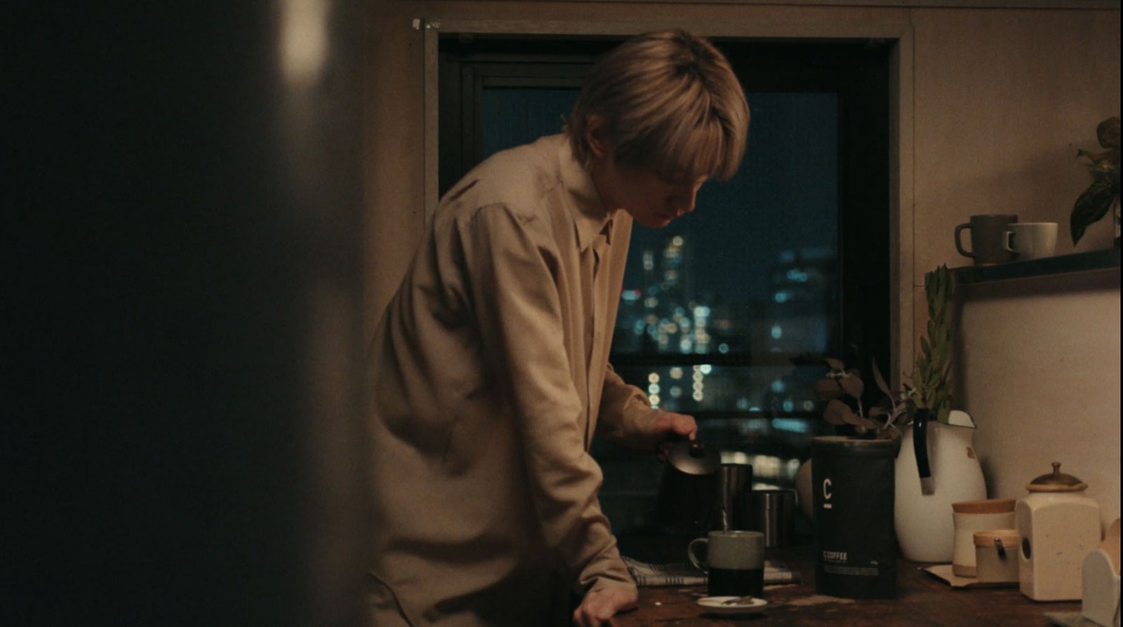 SKY-HI「Bare-Bare」MVより（提供写真）