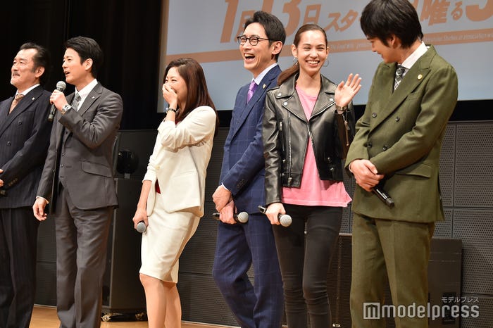 唐沢寿明のモノマネに笑うキャスト陣/吉田鋼太郎、唐沢寿明、常盤貴子、小泉孝太郎、水原希子、北村匠海 (C)モデルプレス