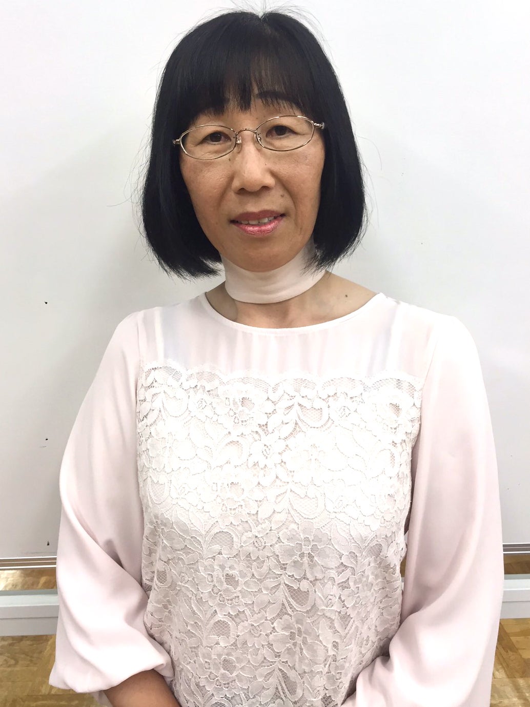 信用組合でパートをしている阿佐ヶ谷姉妹の姉（画像提供：フジテレビ）