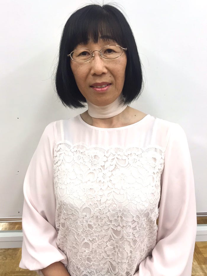 信用組合でパートをしている阿佐ヶ谷姉妹の姉(画像提供:フジテレビ)