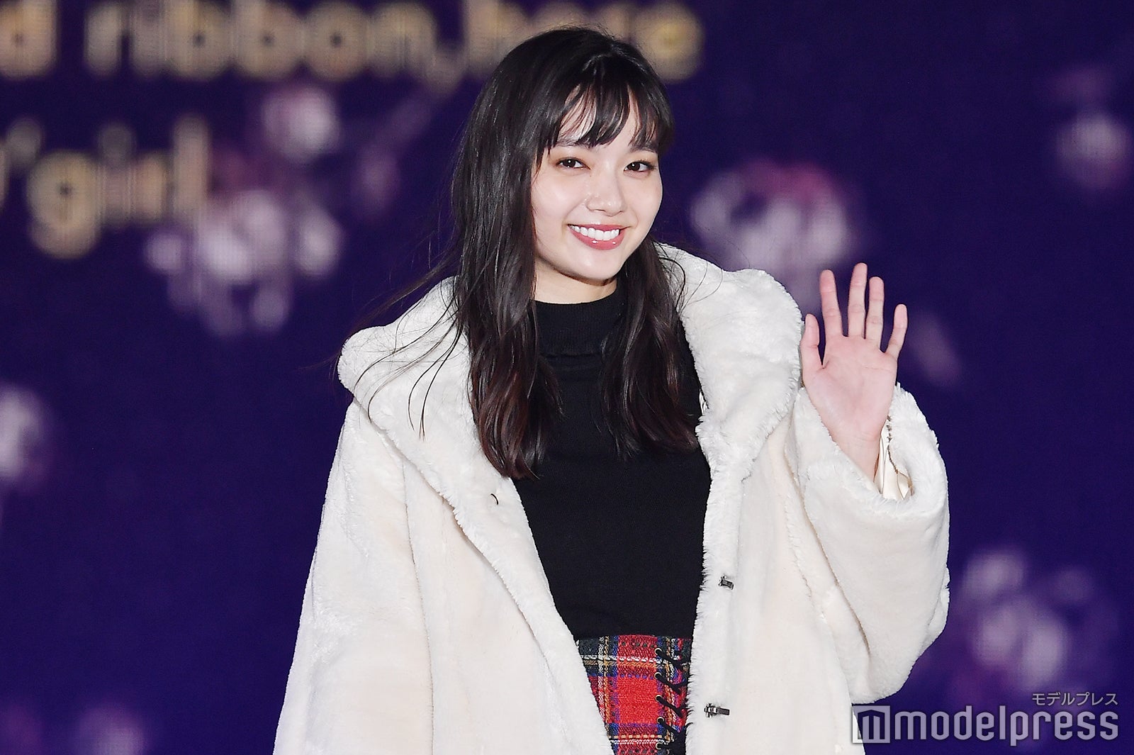 新川優愛、もこもこアウターで冬のモテコーデ＜GirlsAward 2018 A／W＞