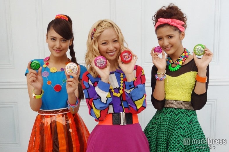 【左から】藤井夏恋(Happiness)、Ami（E-girls）、藤井萩花(Flower)