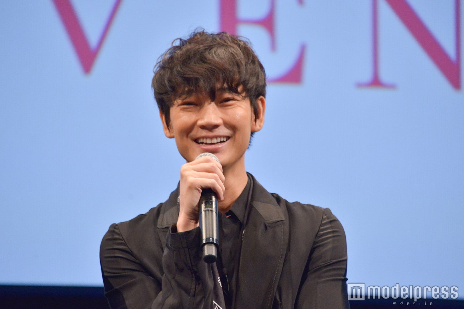 他現場の表情がつい出てしまう綾野剛（C）モデルプレス