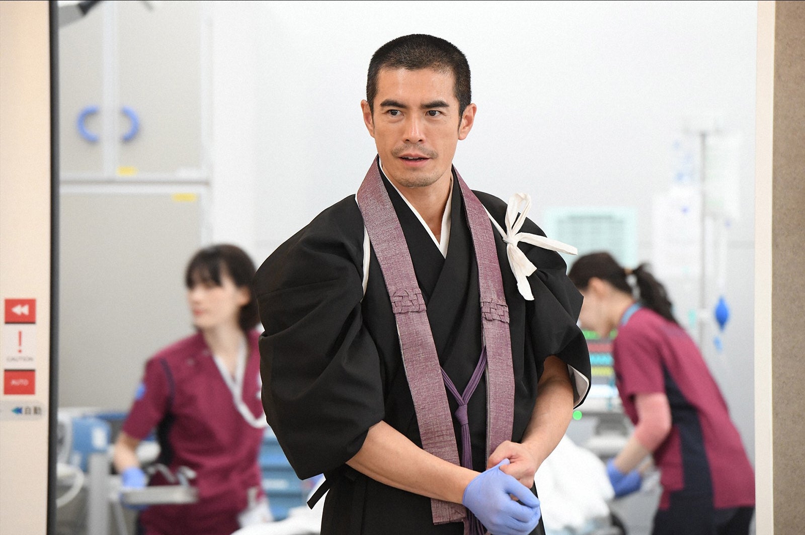 伊藤英明／「病室で念仏を唱えないでください」第1話より（C）TBS