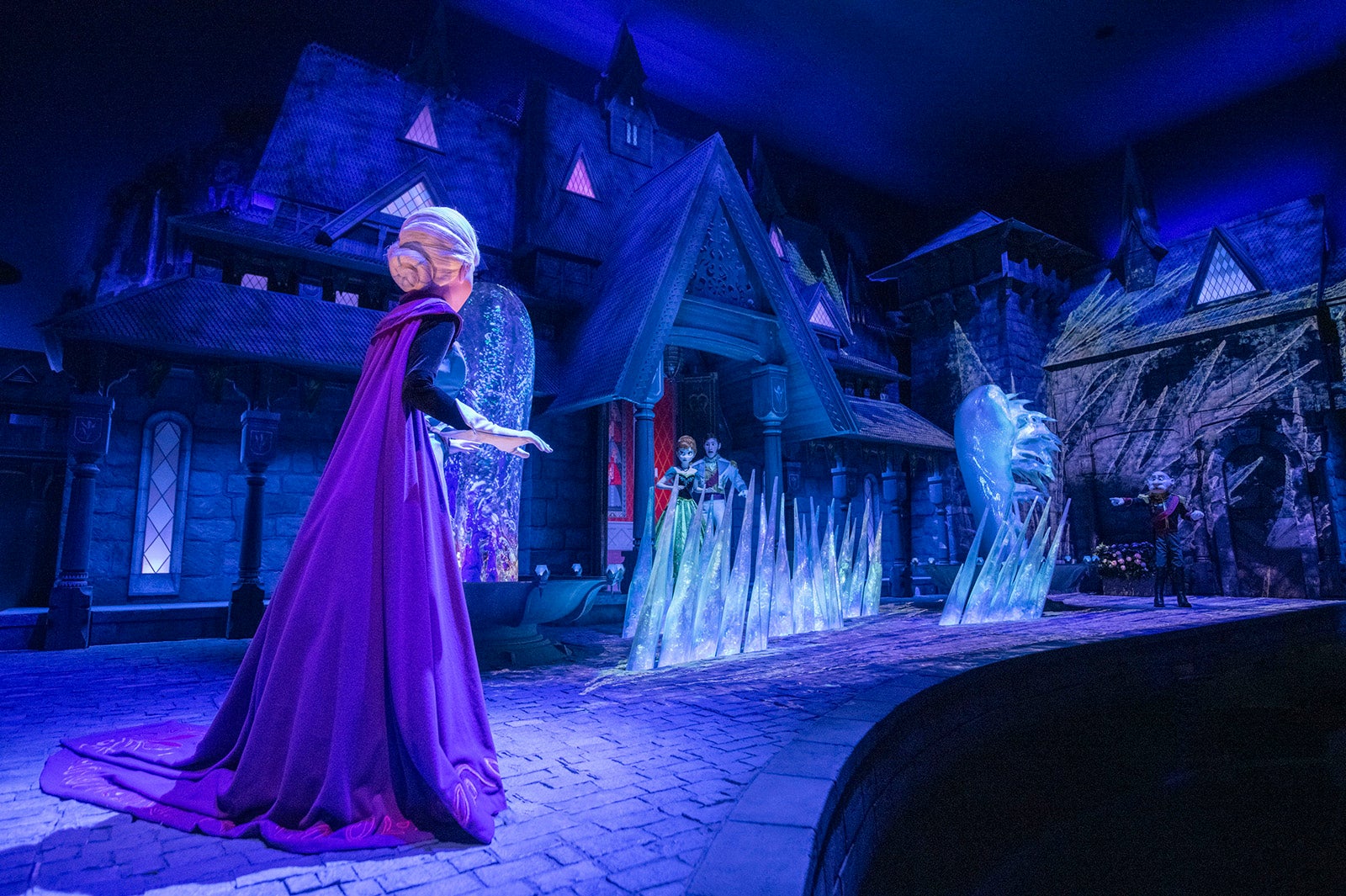 「フローズンキングダム」（C）Disney