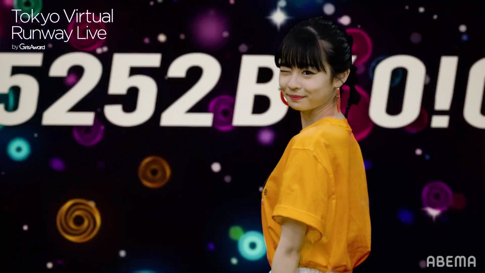 莉子、“振り向きウインク”で可愛らしさ全開＜Tokyo Virtual Runway Live by GirlsAward＞