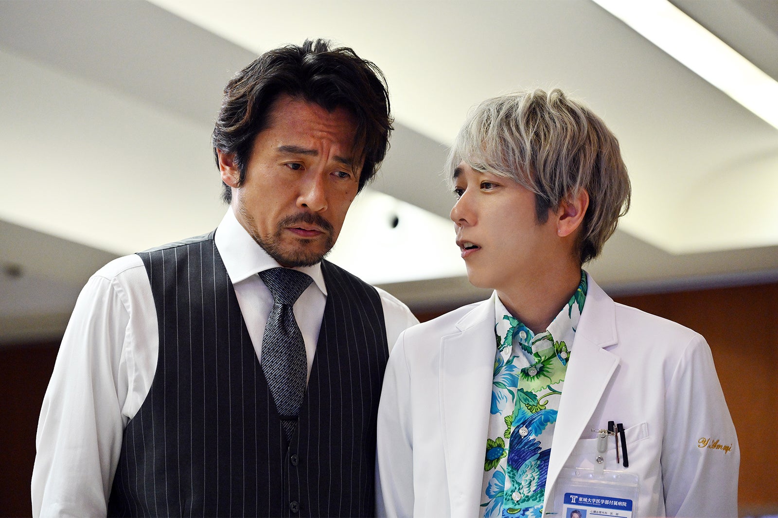 内野聖陽、二宮和也「ブラックペアン シーズン２」第5話より（C）TBS