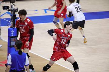 バレー男子 日本強し！無傷9連勝で決勝R進出一番乗り！因縁イタリアをフルセット撃破 高橋藍が躍動両軍最多26得点「最高でーす！」絶叫