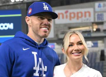 第4子妊娠のフリーマン夫人 ドジャース奥さま会が超セレブ店で華やかに祝う会 ドレスコードはピンク♥「なんて美しい日」花が咲いたよう