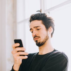 悪気はないんだ!LINEを「既読スルーする男性心理」って?