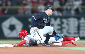 広島・辰見の快足炸裂 二盗、三盗成功で今季12盗塁目「人生で1番好きな瞬間」 新井監督も「素晴らしい」と絶賛