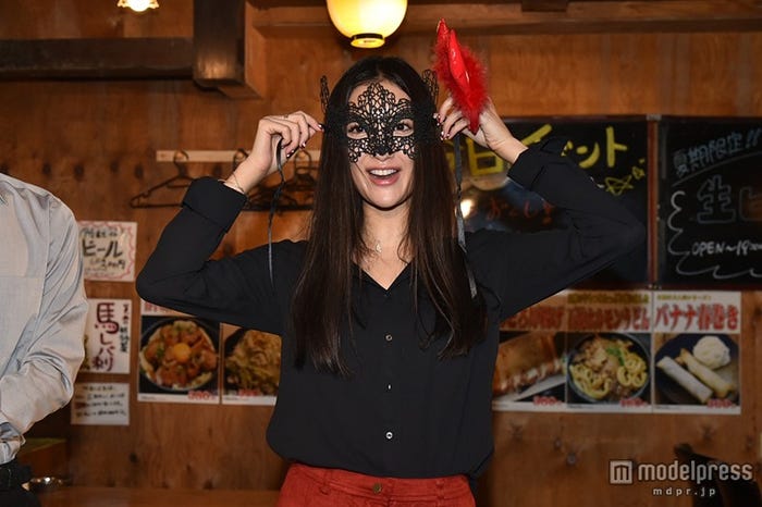 菜々緒がセクシーな“小悪魔”に変身(画像提供:関西テレビ)