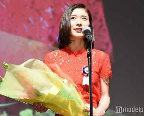 松岡茉優「私は華があるタイプではない」“昭和顔”も「気に入っています」栄えある受賞に喜び