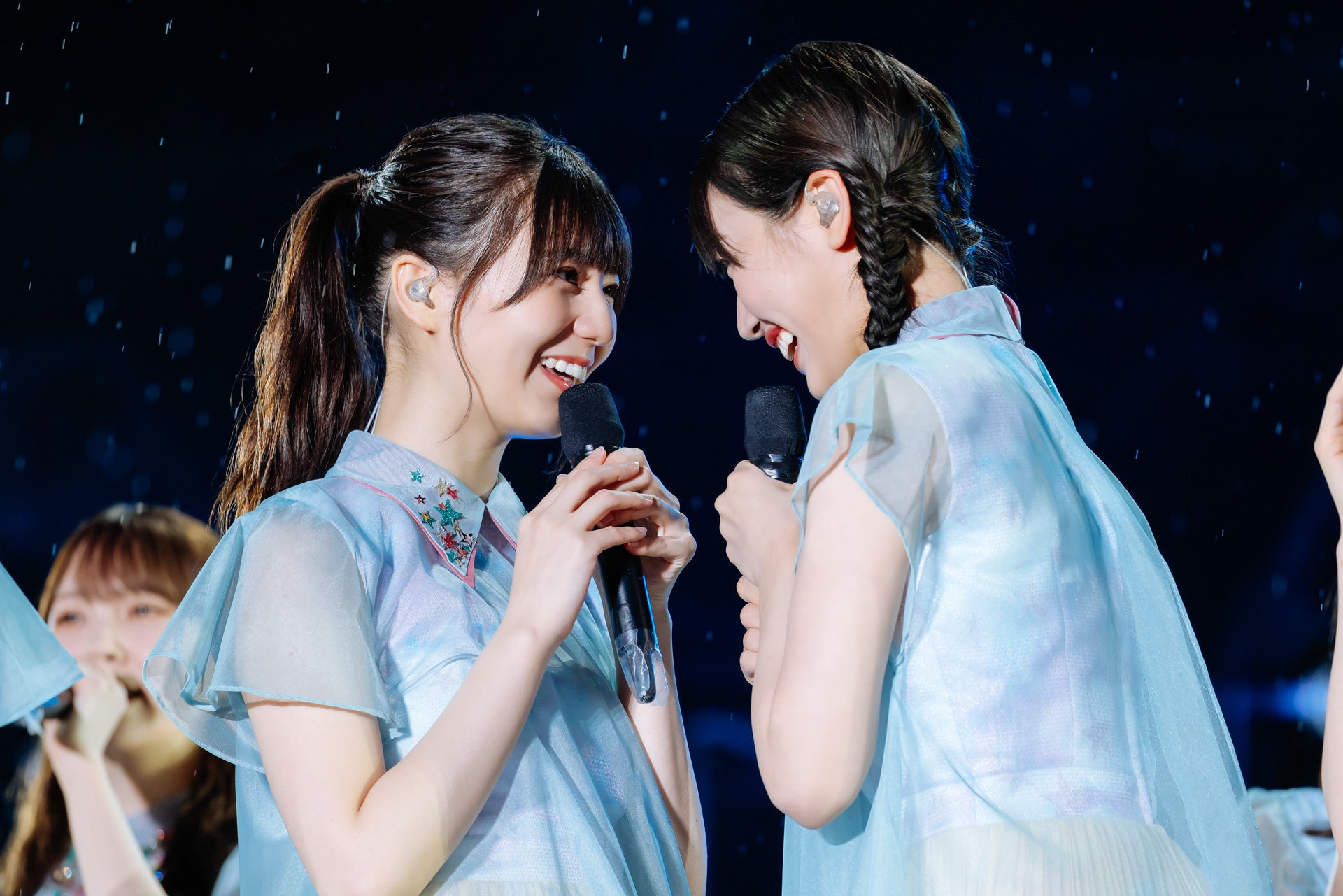 小坂菜緒、佐々木美玲「W-KEYAKI FES.」／撮影：上山陽介