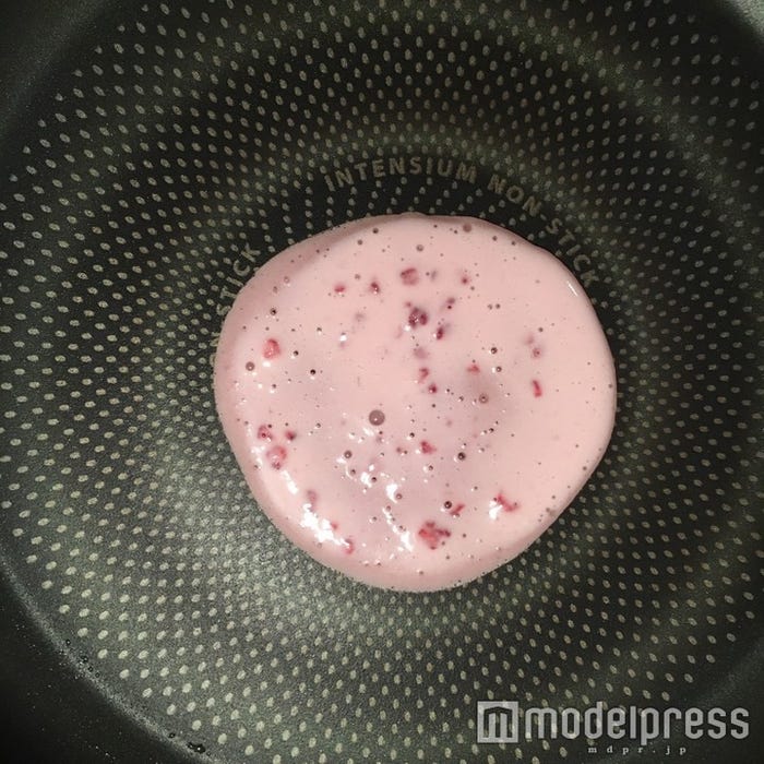 まずは生地作り♡/画像提供:柏原歩