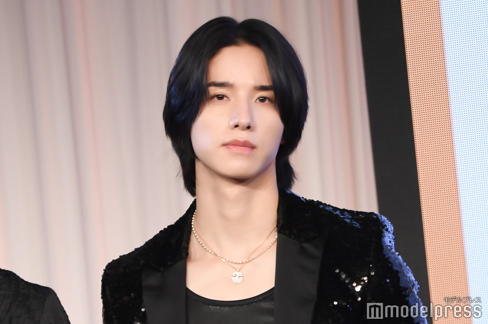 肉体美を披露した佐藤景瑚（C）モデルプレス