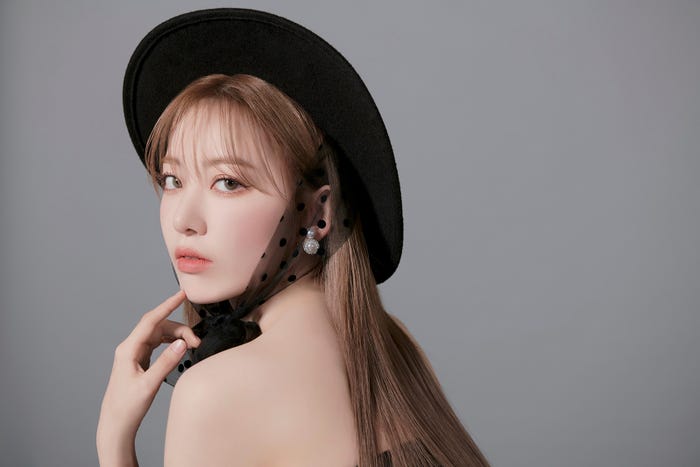 宮脇咲良「SAKURA MIYAWAKI “Graduation Visual Booklet”」(C)Mercury