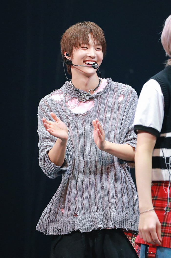 「LUNE、よそ見してたら ばちー」なEJ(C)HYBE LABELS JAPAN