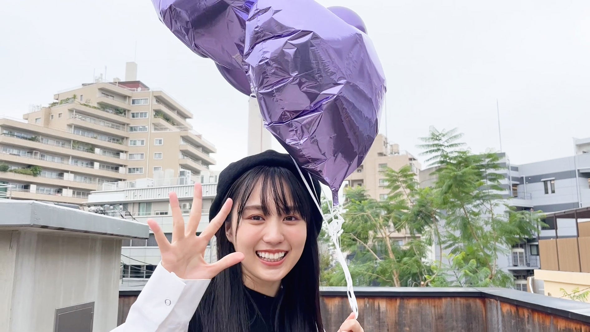 賀喜遥香／1st写真集「まっさら」公式Twitterより