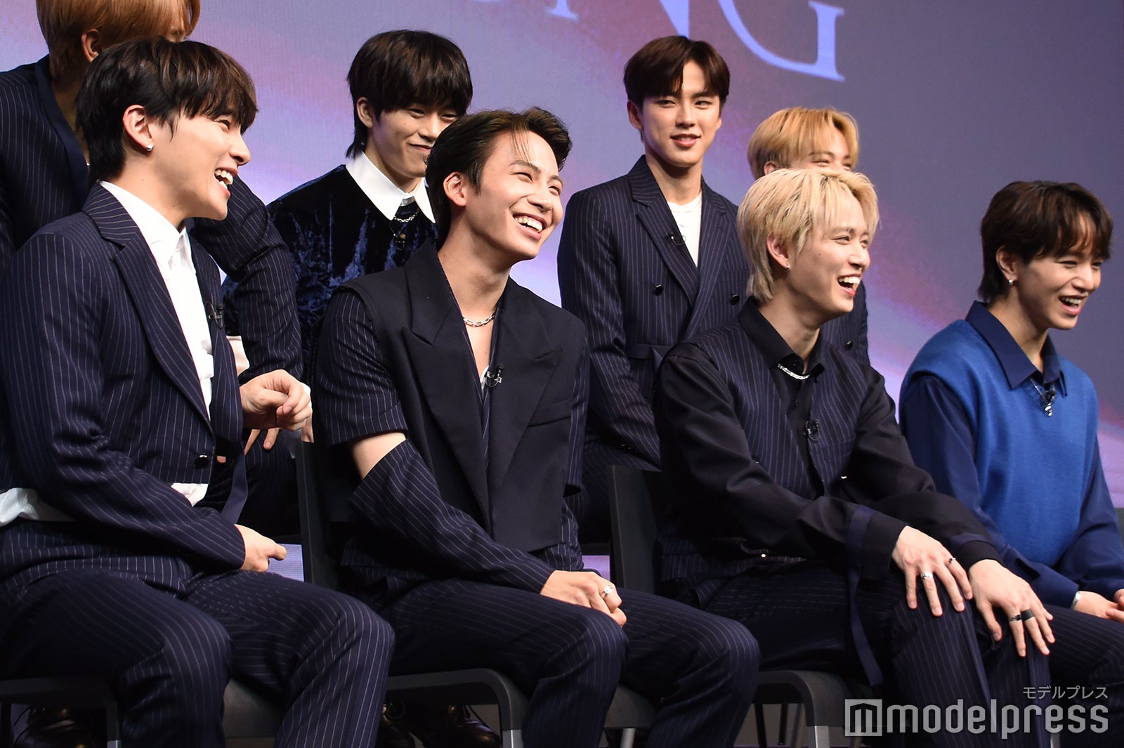 ボケ合って笑うメンバー （C）モデルプレス