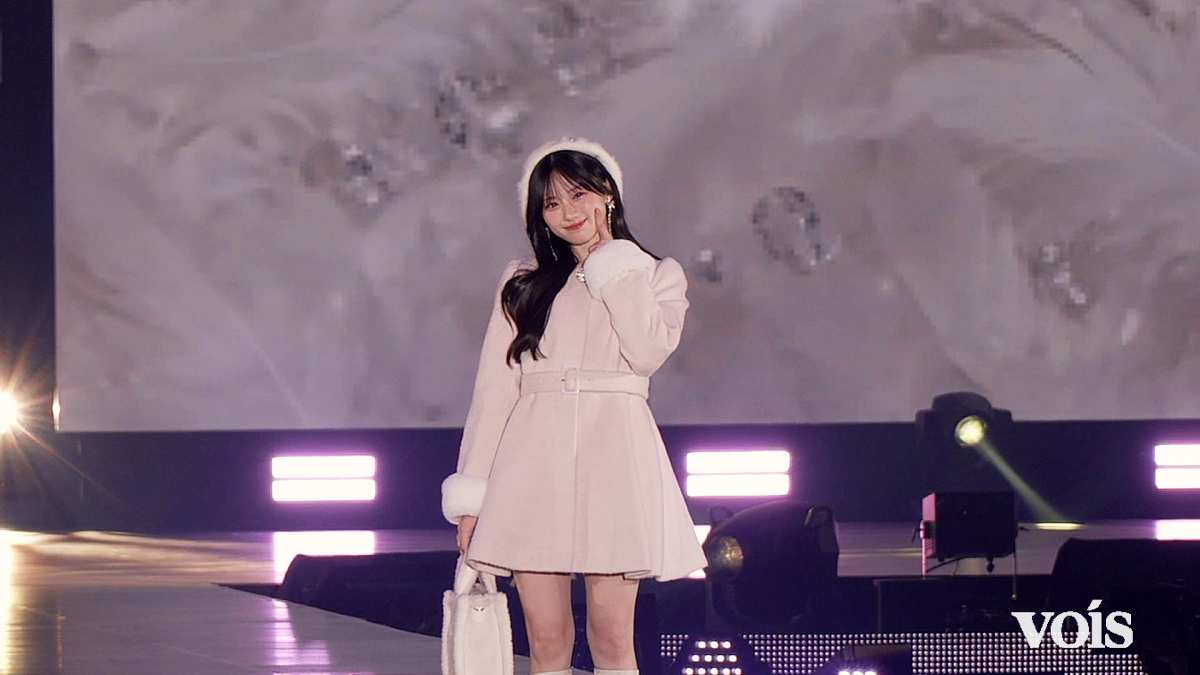 乃木坂46川崎桜、美スタイル際立つ白ファー×Aラインコート ピュアさ全開ホワイトルック