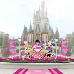 シンデレラ城前でミニーがお出迎え（C）Disney