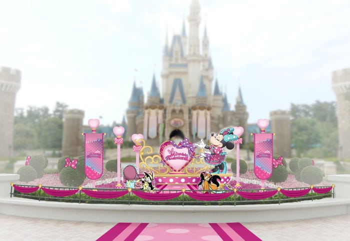 シンデレラ城前でミニーがお出迎え(C)Disney