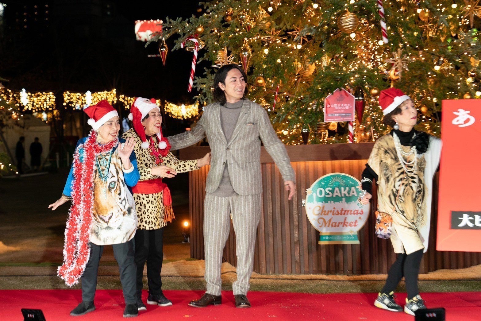 オバチャーン、間宮祥太朗（C）2024映画『ある閉ざされた雪の山荘で』製作委員会 （C）東野圭吾／講談社