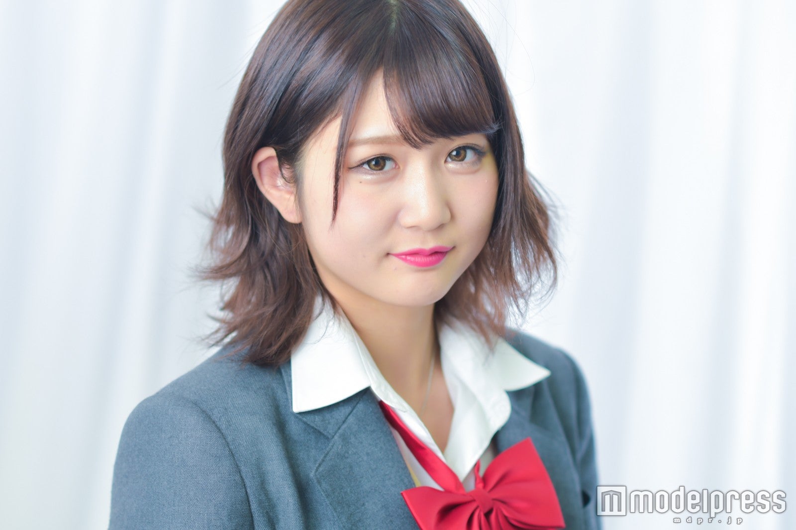 あやまる（C）モデルプレス