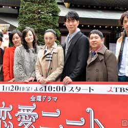 ドラマ内恋愛成就・ヒット祈願&記者懇親会を行った豪華キャスト陣(左から)室井滋、市川実日子、りょう、仲間由紀恵、佐々木蔵之介、田中裕二、永山絢斗
