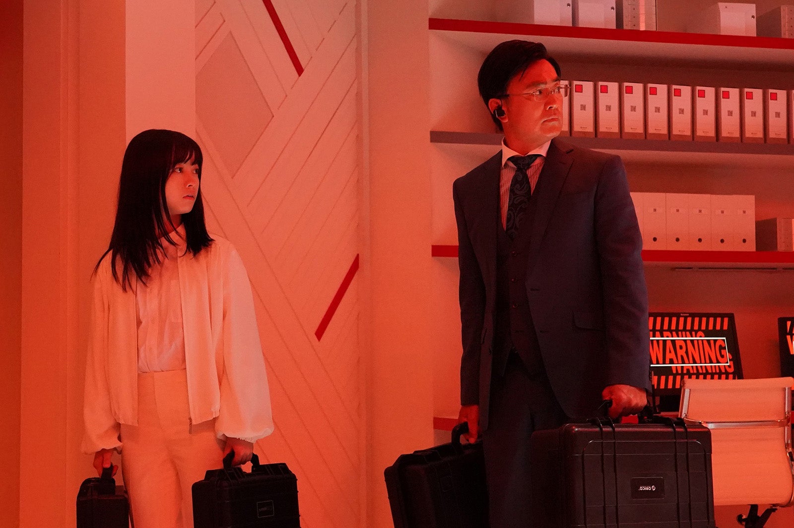 橋本環奈、石黒賢／「ネメシス」最終話より（C）日本テレビ